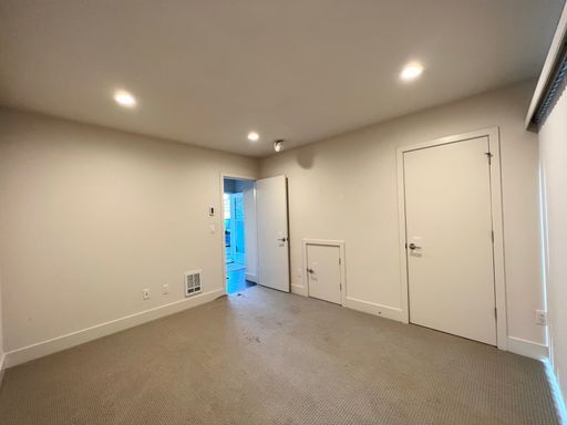 Building Photo - Stunning 2-Bedroom, 2.5-Bathroom Townhouse Located in Vibrant West Seattle.