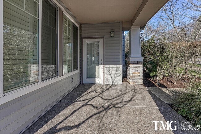 Building Photo - Cute Condo w/ 2 Beds 2 Baths and Patio in Beaverton!