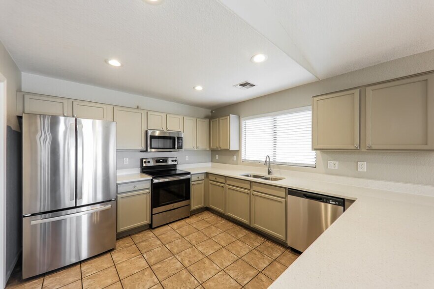 Building Photo - 13331 W Boca Raton Rd
