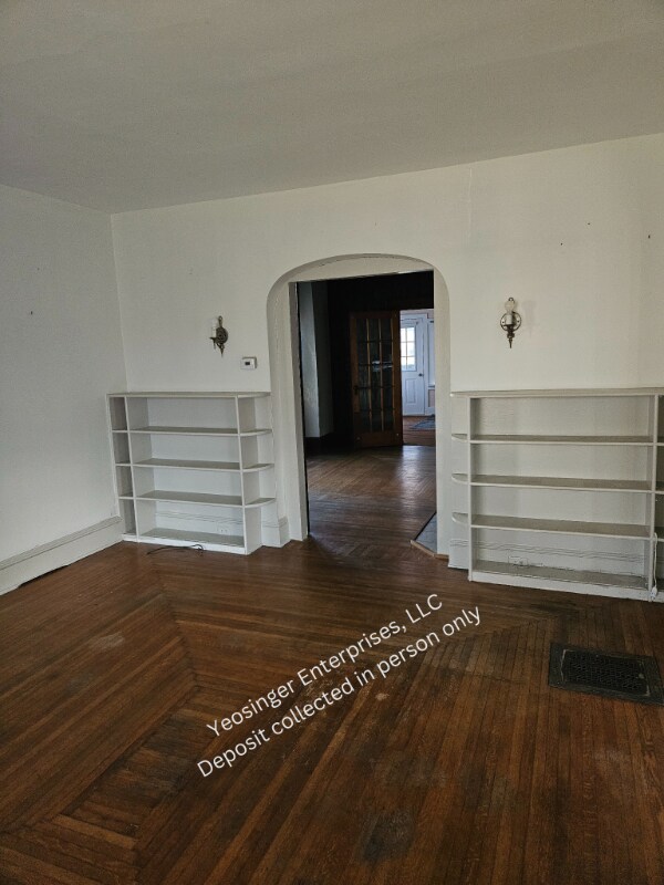 Building Photo - 408 W Maple Ave
