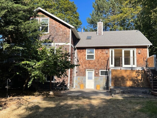 Building Photo - CHARMING MULTNOMAH VILLAGE CUSTOM HOME AVA...