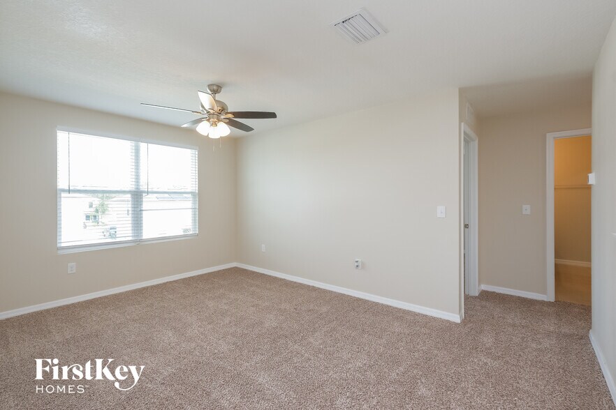 Building Photo - 36051 Carriage Pine Ct