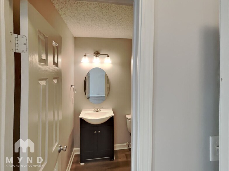 Building Photo - 2006 Harrison Park Dr