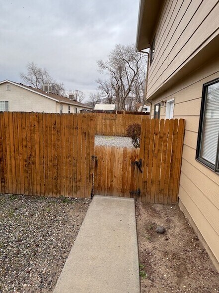 Building Photo - 428 Smallwood Dr