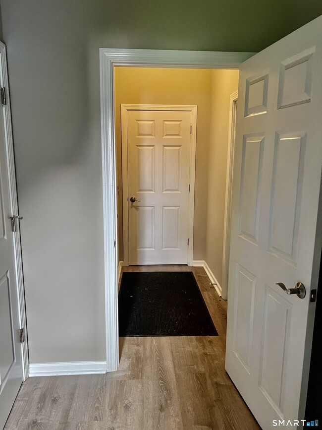 Building Photo - 17 Riverview Ct