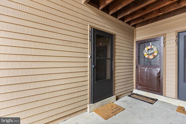 Building Photo - 705 Woodhollow Dr