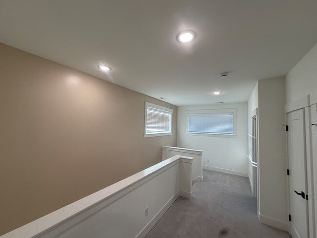 Building Photo - 307 Talons Dr