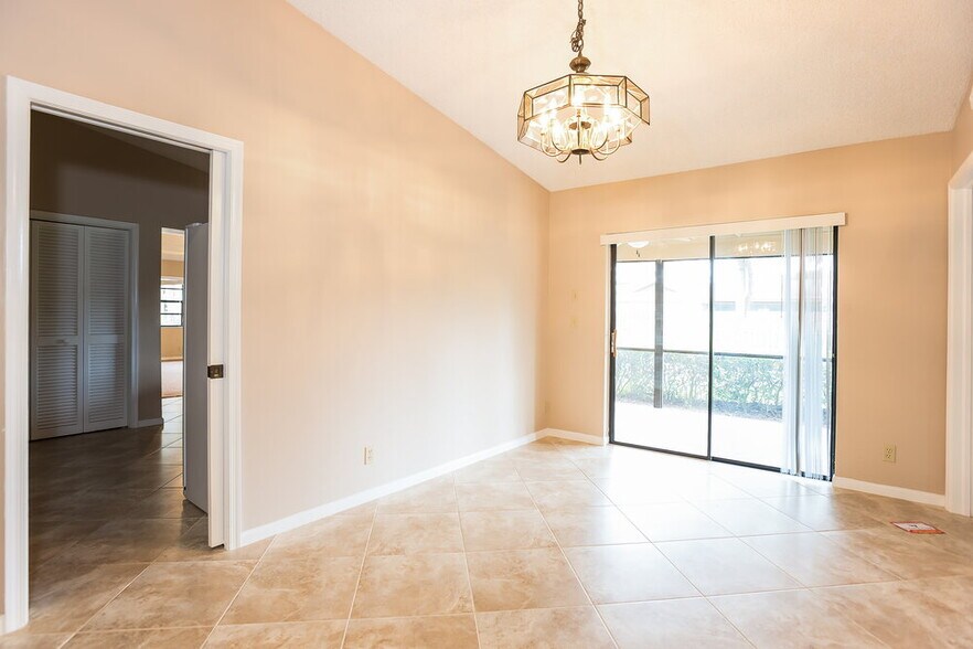 Building Photo - 518 Azure Ave