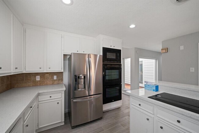 Building Photo - 11422 Lakeside Pl Dr