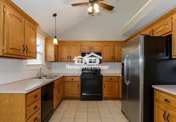 Building Photo - 3 Bed / 2 Bath Home in Raymore!! Available...