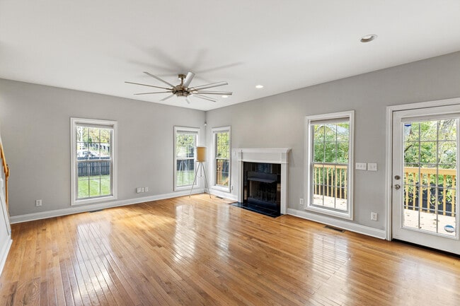 Building Photo - 2505 Eastway Dr