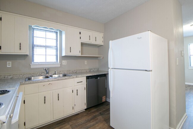 Building Photo - 9-409 Thompsonville Ln