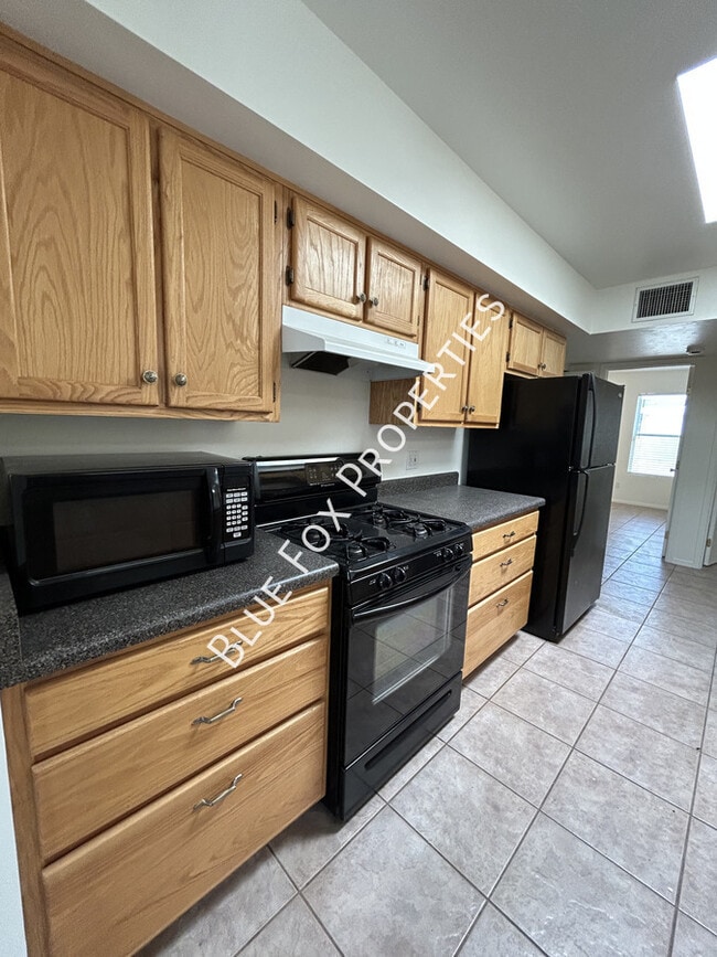 Building Photo - 2201 N Sparkman-Unit 2