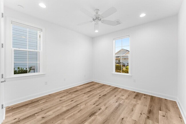 Building Photo - 117 Roundwood Dr