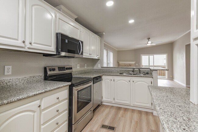Building Photo - 10210 Berrypatch Ln