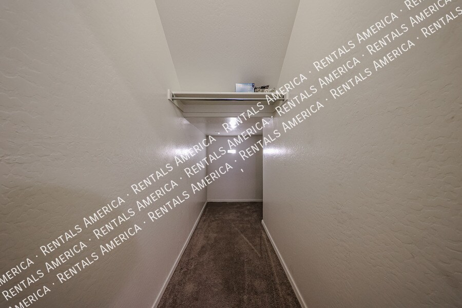 Building Photo - 257 N 56th Pl