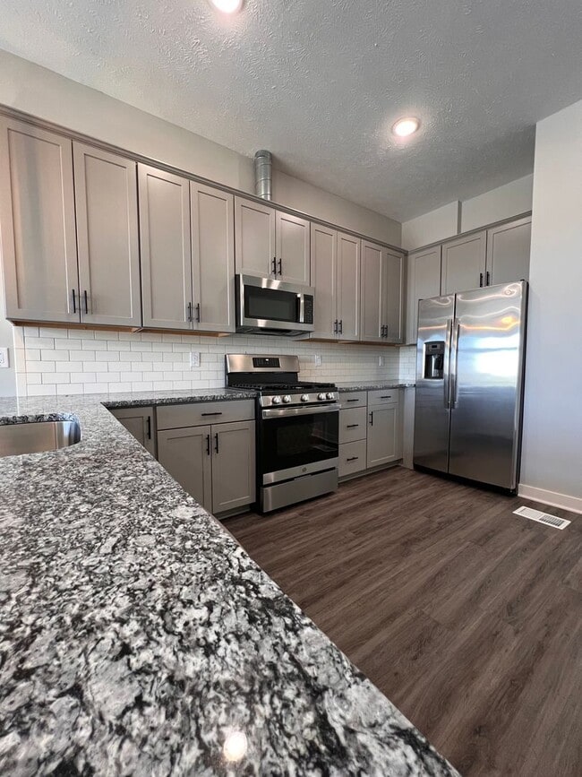 Building Photo - Luxury Living In Midtown near UNMC - 2bed 3bath + Garage