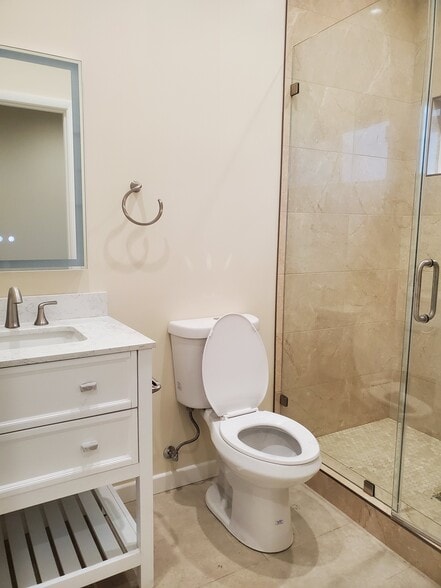 Building Photo - 3944 Vista Ct