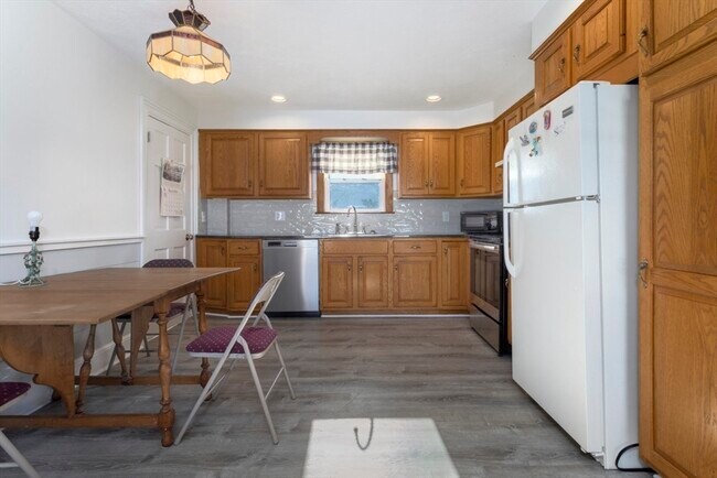 Building Photo - 128 Woburn St