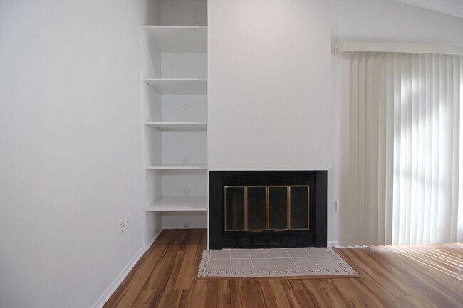 Building Photo - 1956 Villaridge Dr