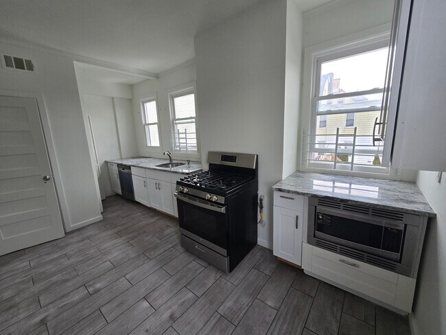 Building Photo - 27 Harrison Plz