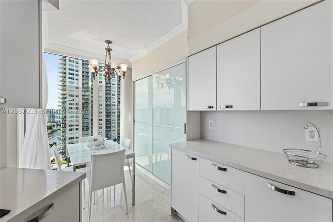 Building Photo - 3370 Hidden Bay Dr
