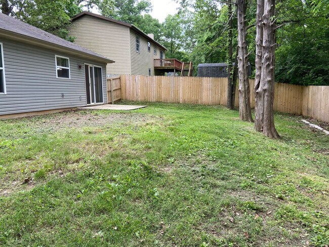 Building Photo - Single-Family Home in Merriam Woods