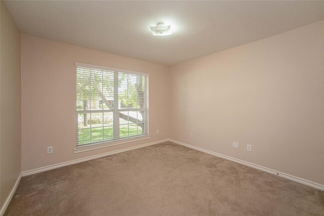 Building Photo - 2223 Shady Pine Dr