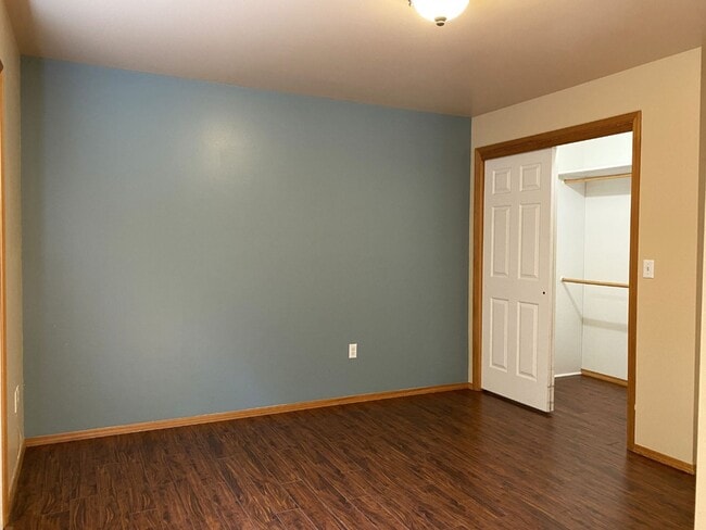 Building Photo - Single-Level Simplicity