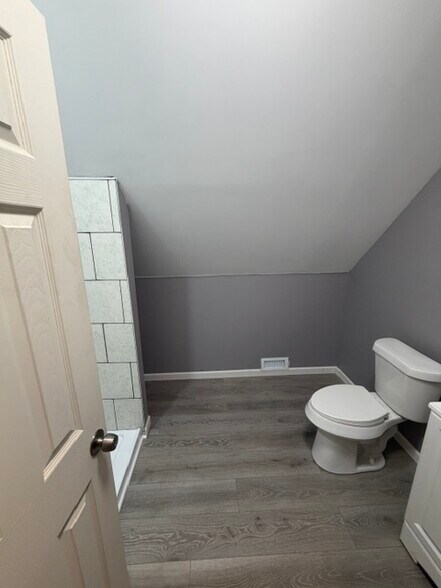 Building Photo - 670 Richmond Ave