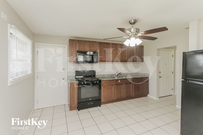 Building Photo - 17031 S 88th Ave