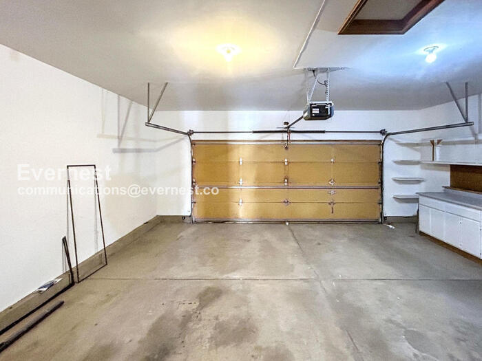 Building Photo - 2650 Cornwall Ct