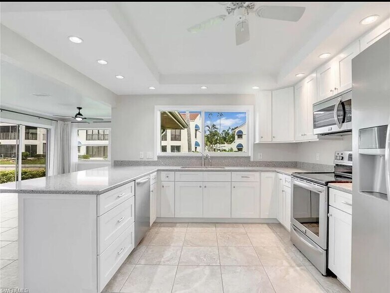 Building Photo - 4265 Island Cir