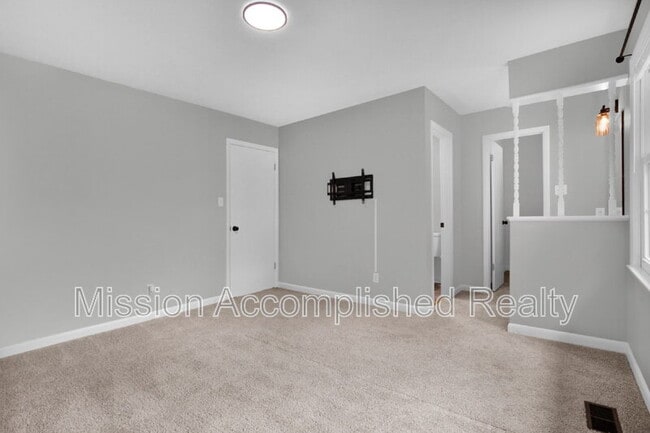 Building Photo - 3304 Redfox Rd