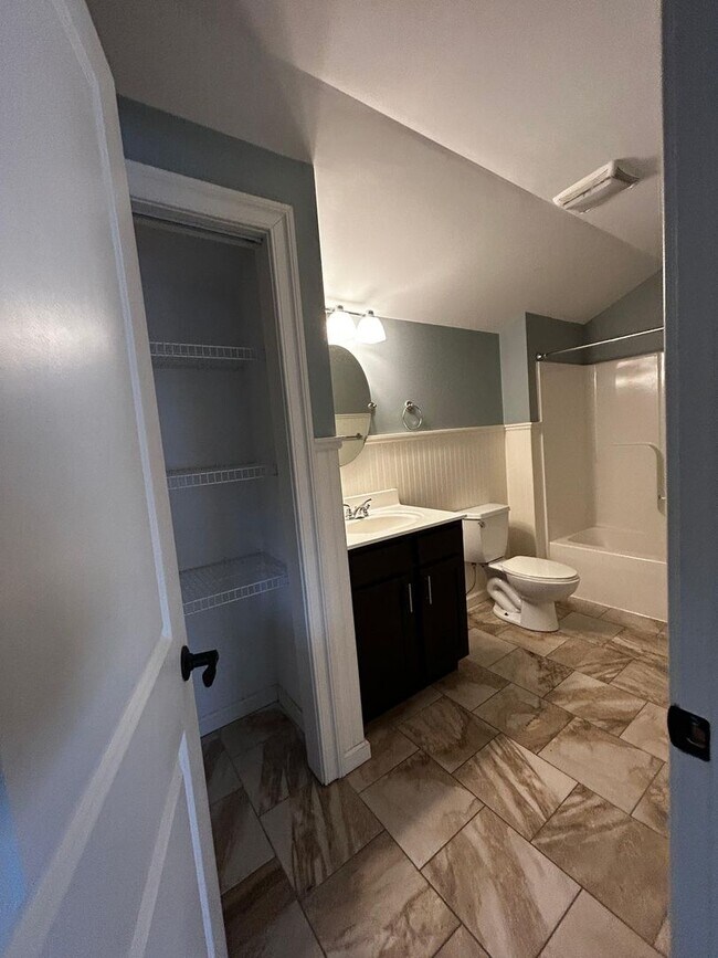 Building Photo - 970 Ridge Ave