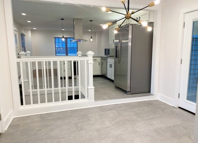 Building Photo - 1916 E 65th St