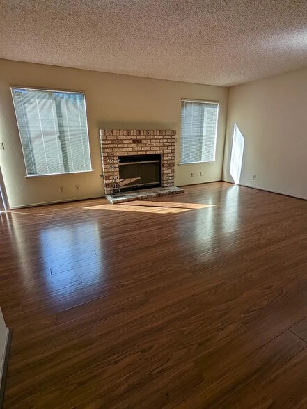 Living room - 1533 N 1st St