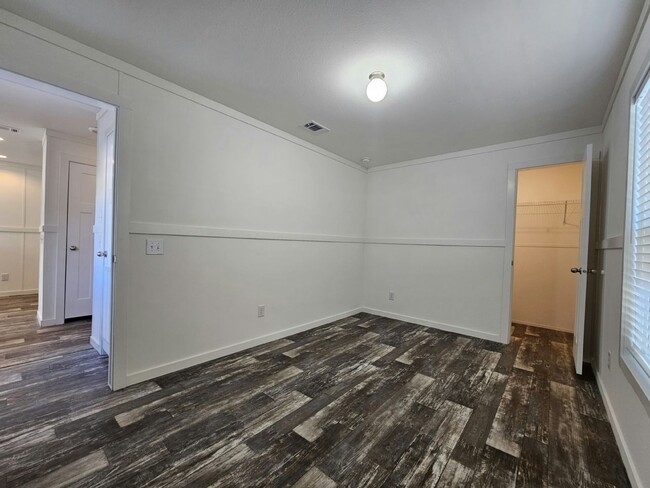 Building Photo - 16830 Oak Leaf Ct