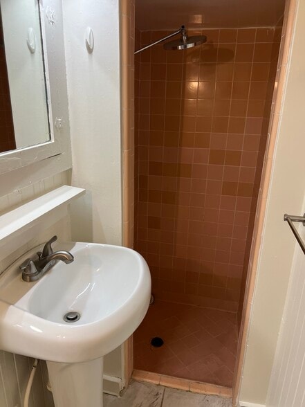 Building Photo - 224 28th St