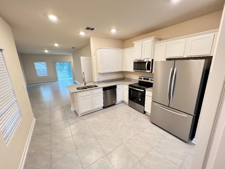 Building Photo - 64 Pasadena Dr