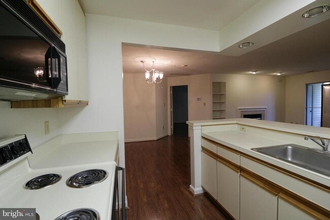 Primary Photo - 3301 Sir Thomas Dr