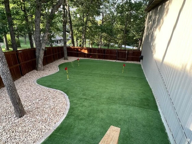 Building Photo - Custom 5 BR / 3 Car Garage, Home theater, ...