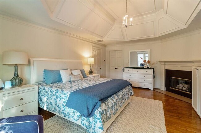 Building Photo - 3850 Glenhurst Dr