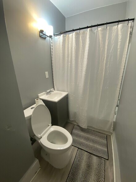 Building Photo - 21 Bellevue St