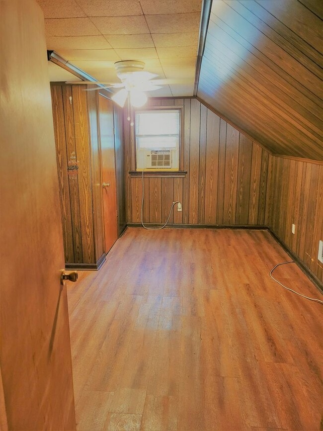 Building Photo - 623 Ratcliffe Ave