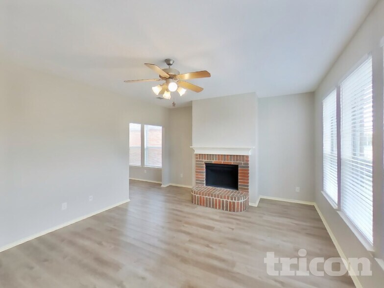 Building Photo - 925 Buffalo Springs Dr