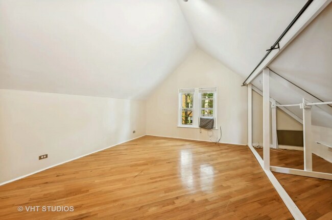 Building Photo - 2103 W Cuyler Ave