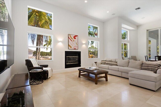 Building Photo - 15691 Sunnyland Ln