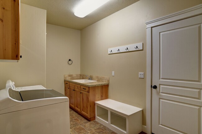 Building Photo - 5901 N Beaham Ave