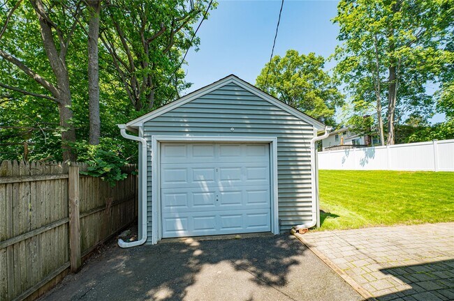 Building Photo - 69 Allan Dr